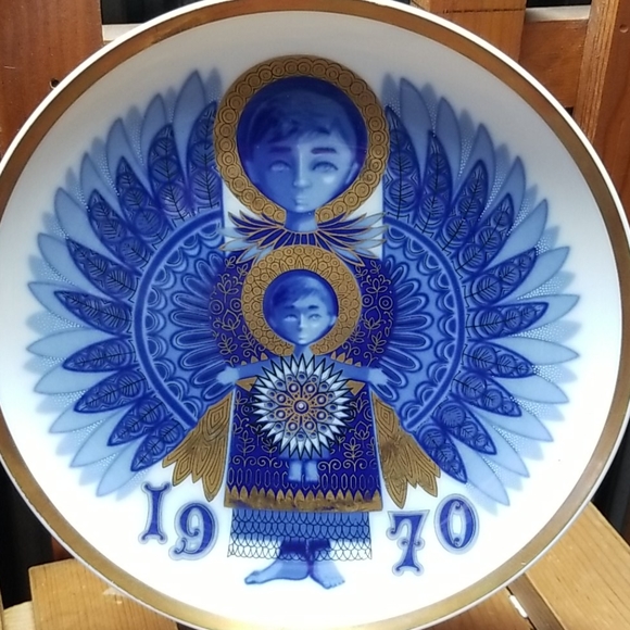 Santa Clara Porcelain Christmas Plate 1st Edition - Picture 1 of 4